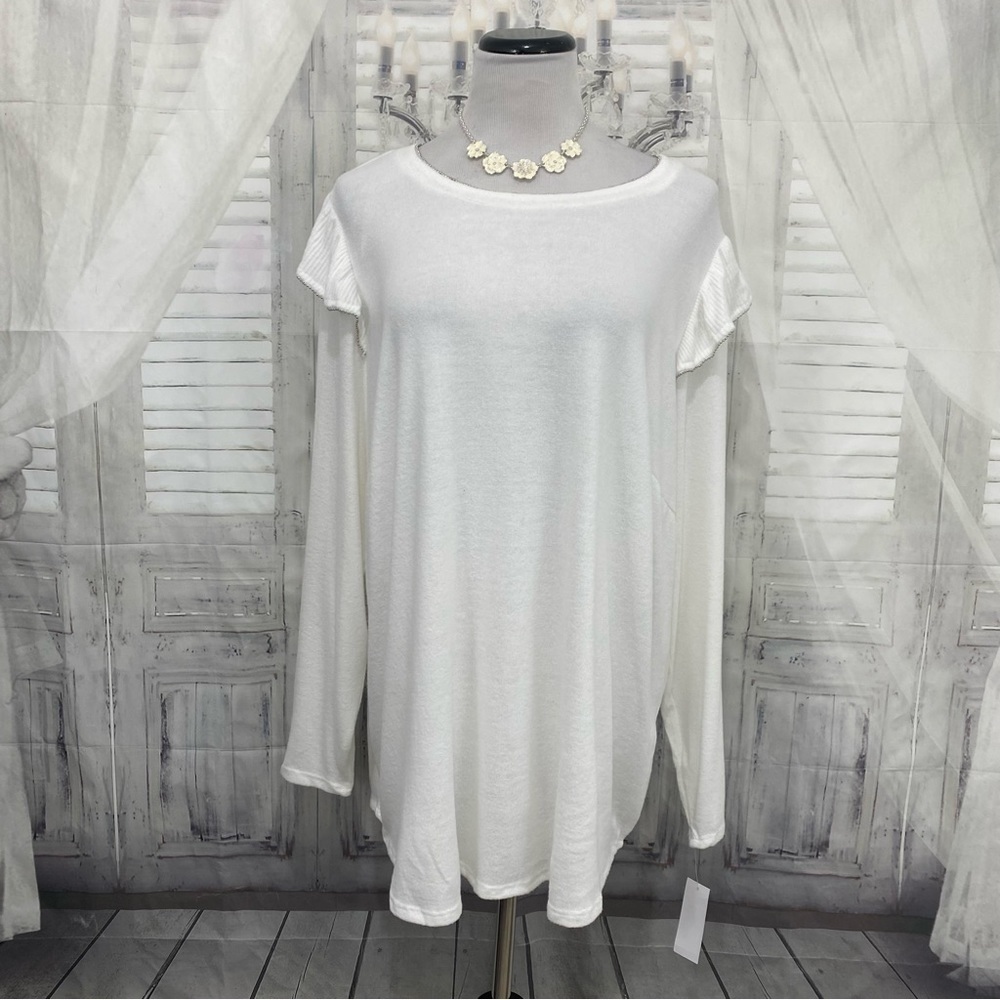 I.N. Studio Size 2X White Silver Lightweight Sweater Long Sleeve Ruffle Tunic